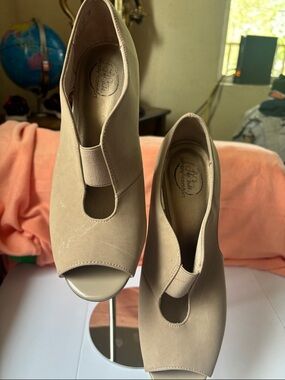 Life Stride Taupe Peep Toe Comfort Wedges